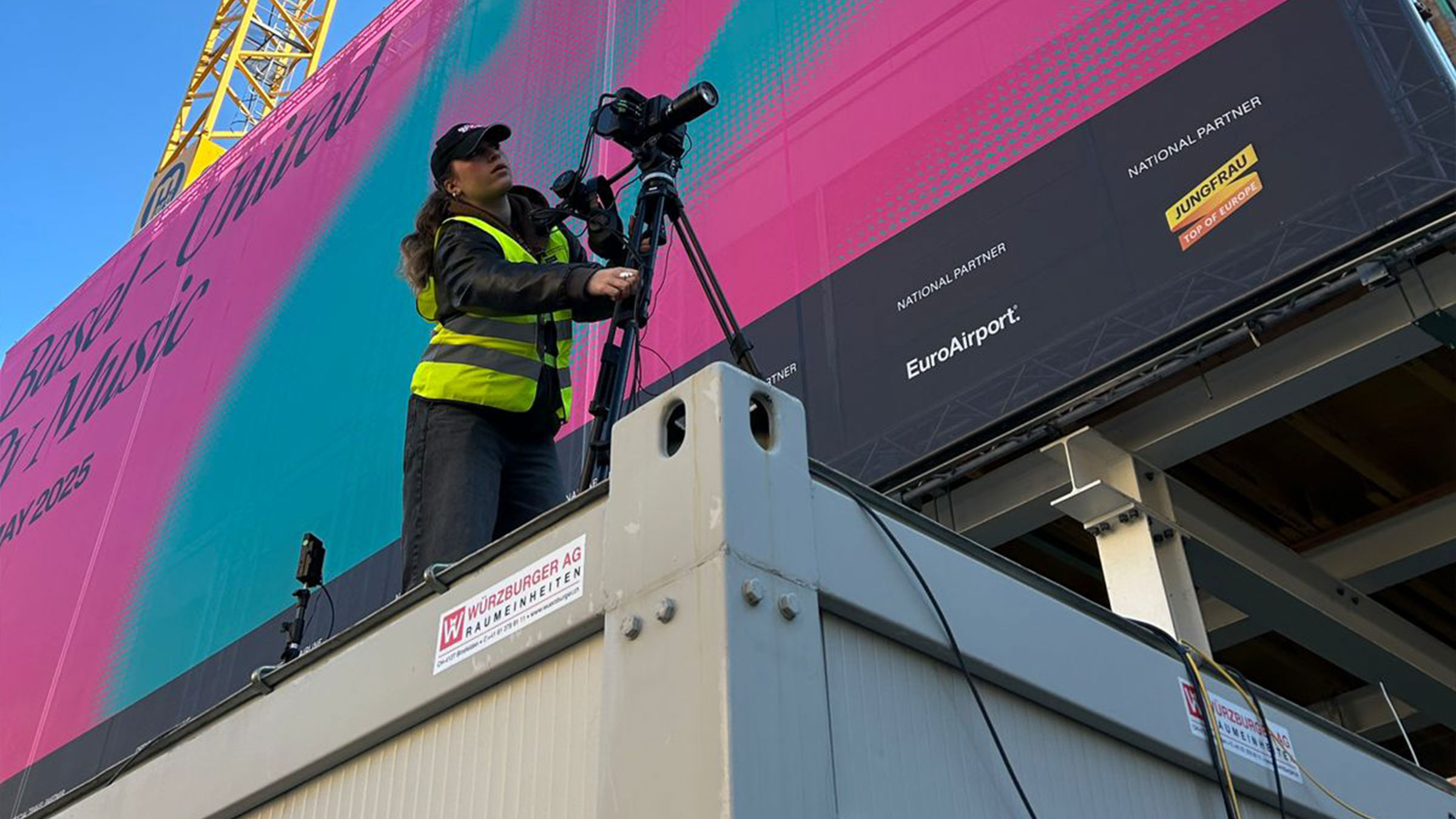 ESC Turquoise Carpet – Nadja Siegrist setting up camera 3